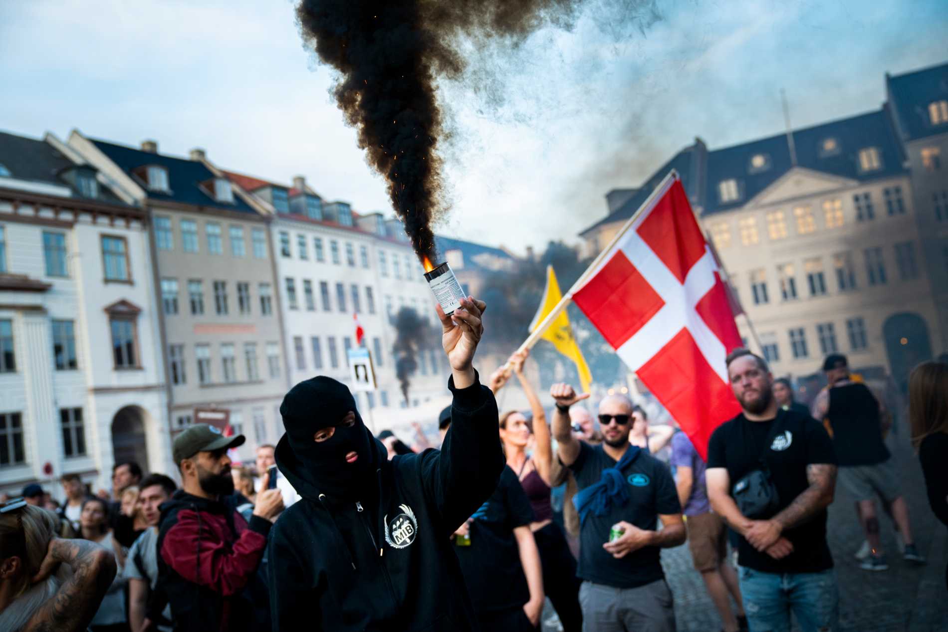 The man has a relationship with "Men in black", which appears here in Copenhagen in early June.