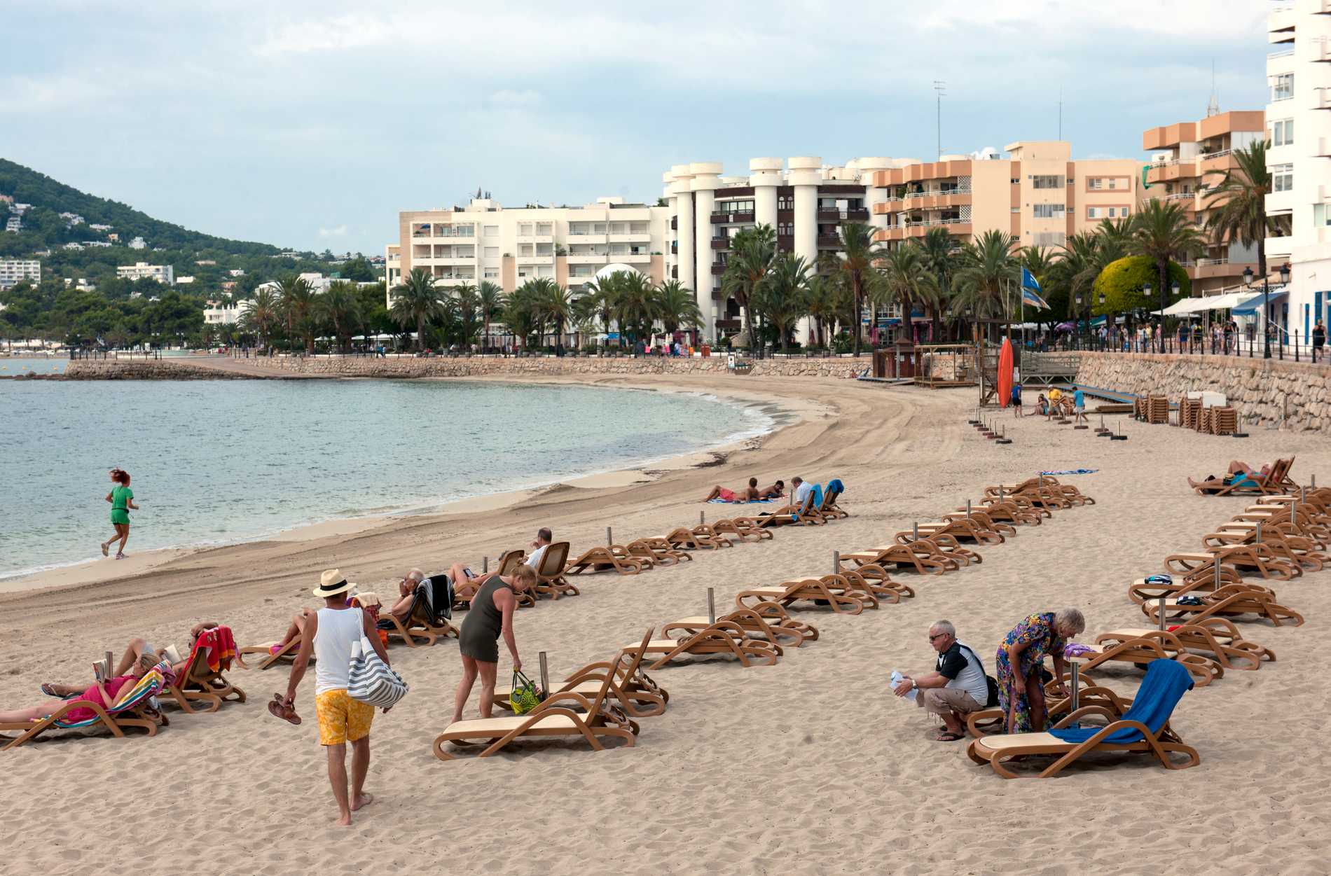 La spiaggia di Santa Eulalia a Ibiza.
