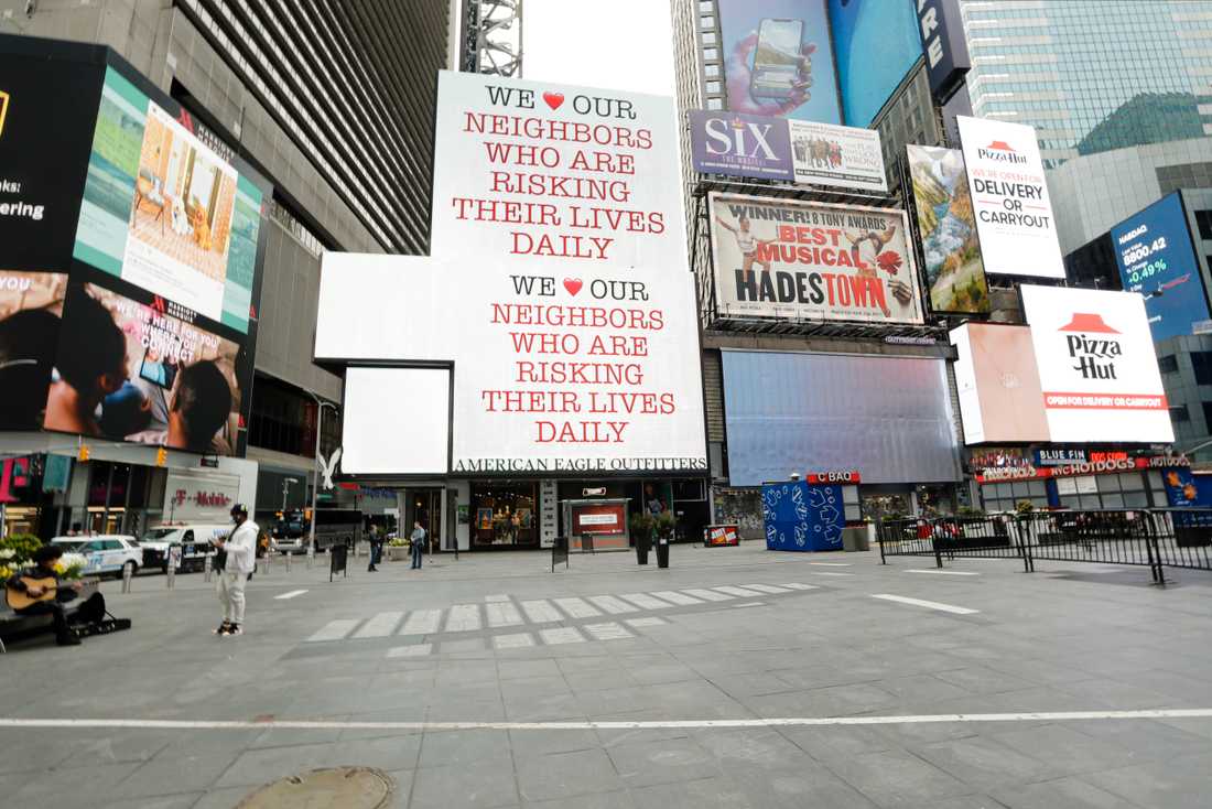 Times Square perché non siamo abituati a vederlo.  Aprile 2020.