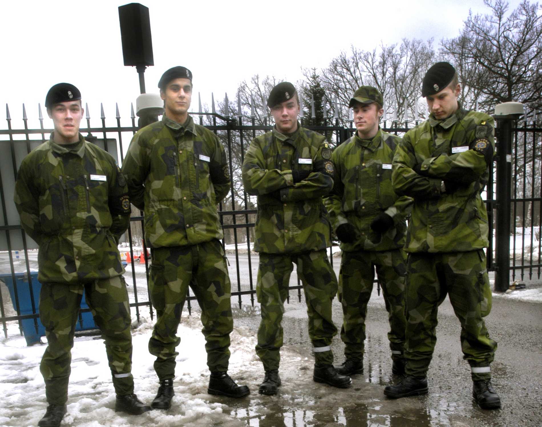 Uomini che svolgono il servizio militare a Stoccolma.