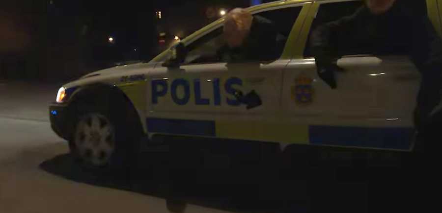 Polisbilen” i filmen på Youtube. 